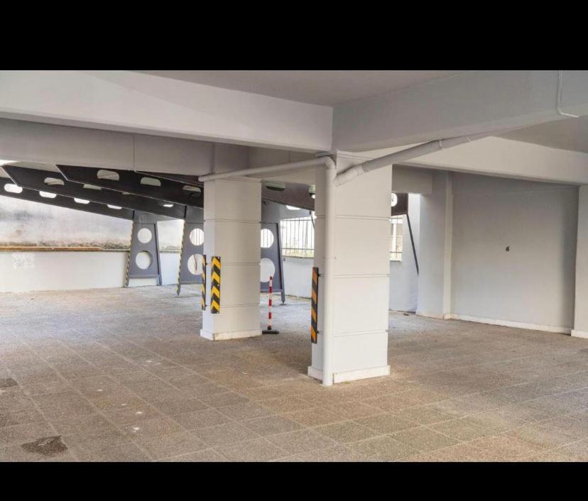 Central Appartment 2 With Parking 라리사 외부 사진