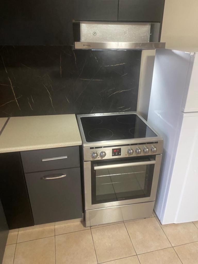 Central Appartment 2 With Parking 라리사 외부 사진