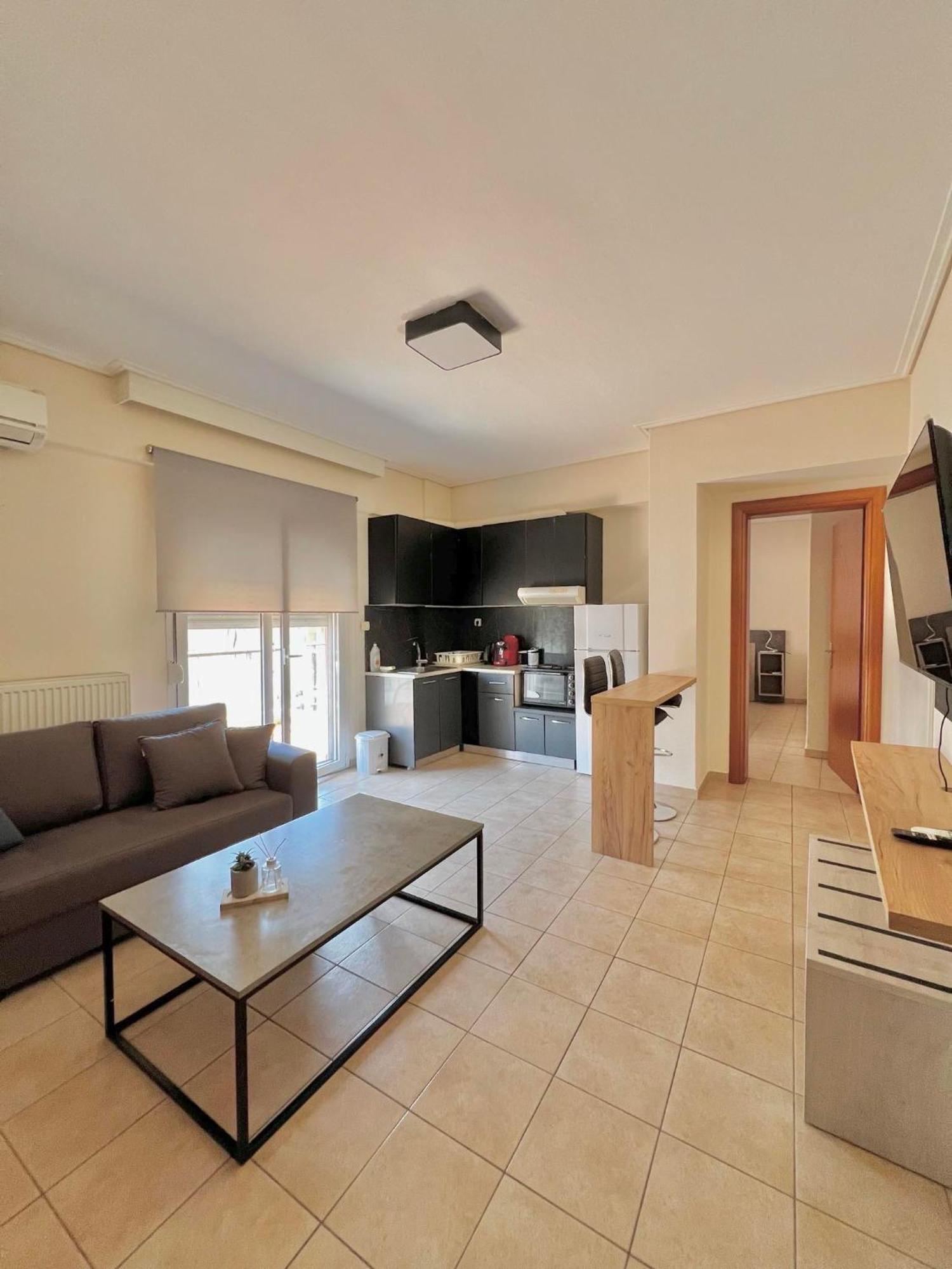 Central Appartment 2 With Parking 라리사 외부 사진